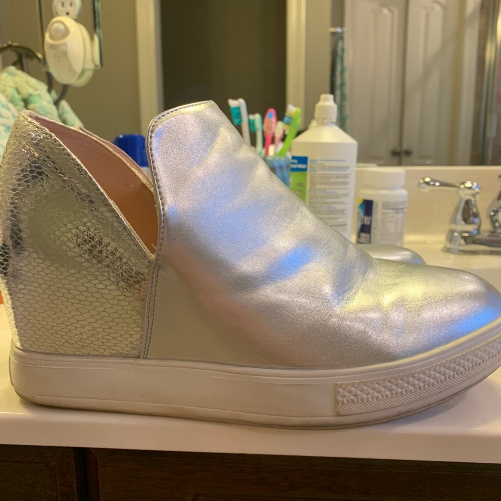 Super trendy wedge sneakers! So cute and comfy!